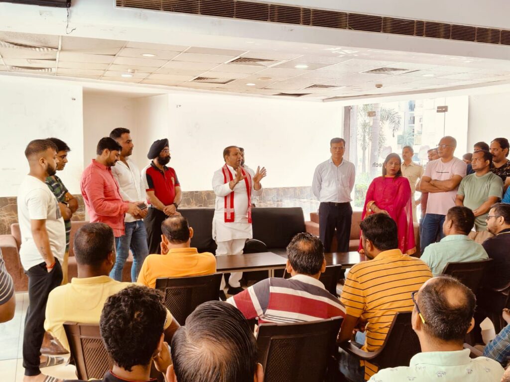 राजनीति किसी के भले के लिए हो तो अच्छी है : इको विलेज 2 के पीड़ितों को देखने पहुंचा सपा प्रतिनिधि मंडल, लोगो ने कहा कोई तो आया 3 img 20240907 wa00311007831760489083948