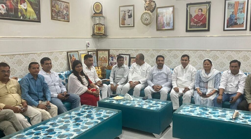 सभी कार्यकर्ता बूथ पर जाकर ३०० से ४०० तक 8800002024 पर मिस्ड कॉल कराकर भाजपा के सदस्य बनवाए : मनोज पोसवाल 2 screenshot 2024 09 16 11 04 29 38 6012fa4d4ddec268fc5c7112cbb265e77149550450049367165