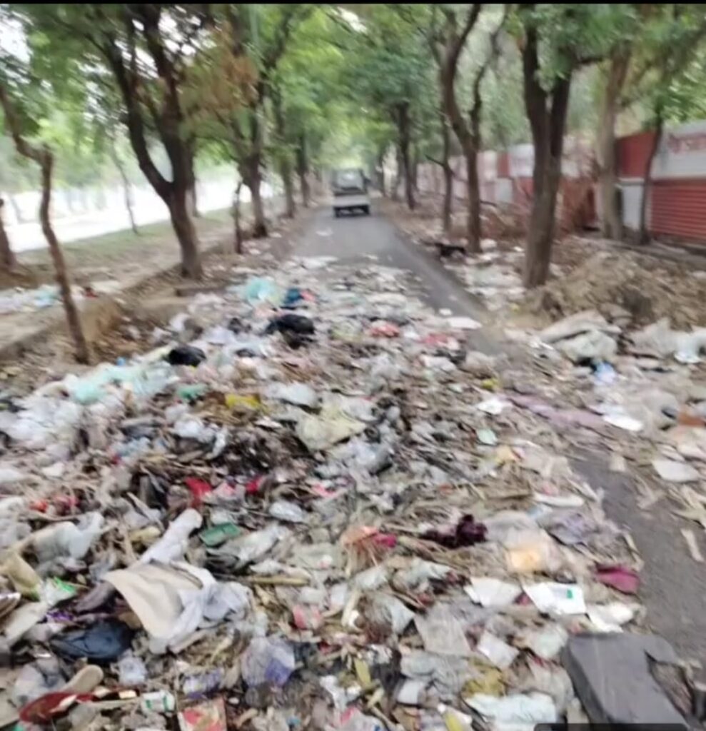 ग्रेटर नोएडा : अल्सटोनिया सोसाइटी पर 48 हजार रुपये का जुर्माना 2 ee2c426d ab97 45e9 a854 af414cde9bbc