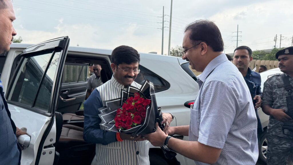 ग्रेटर नोएडा प्राधिकरण की समीक्षा में मंत्री नंदी ने त्वरित कार्रवाई और जवाबदेही के दिए निर्देश, ड्राफ्ट्समैन का निलंबन 2 156c7d78 39d4 4808 a515 5e2aa162ab11