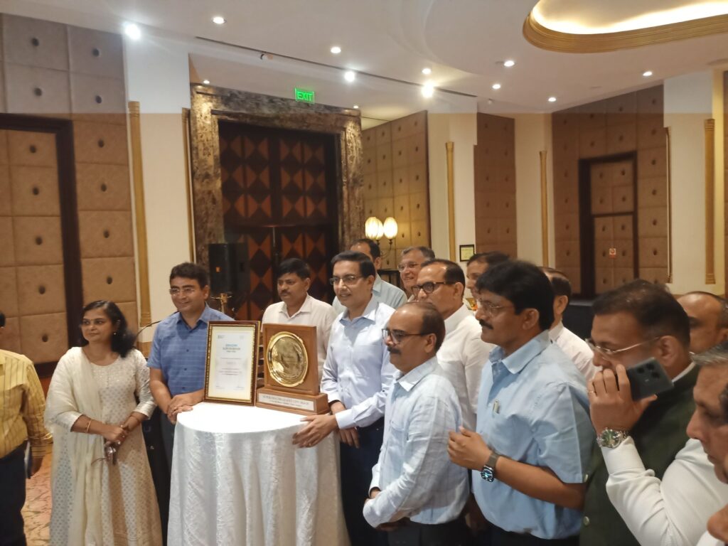 स्वच्छता के पुरस्कारों में इंदौर और नोएडा का जलवा: नोएडा में सीईओ ने स्वास्थ्य कर्मियों के सम्मान समारोह में स्थानीय नागरिकों के लिए महत्वपूर्ण जानकारी 2 img202507171540598737613101733317478
