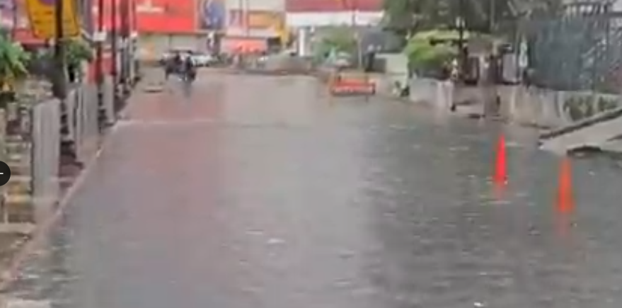 1.5 एमएम बारिश में ही डूब गए उत्तर प्रदेश के शो विंडो नोएडा, ग्रेटर नोएडा 4 noida