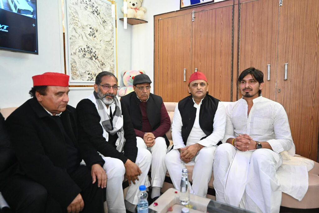 बेलाग लपेट : नोएडा में आकर भी अखिलेश यादव का युवराज के घर सेक्टर 150 न जाना ए साहिब ये ठीक नहीं, सवर्णों से दूरी एक सोची समझी राजनैतिक रणनीति या फिर है कोई मजबूरी! 2 20260130 1209457983748305056568098