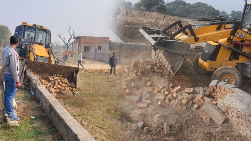 Greater Noida Authority demolished illegal construction on Khasra 135 land in Bhanauta