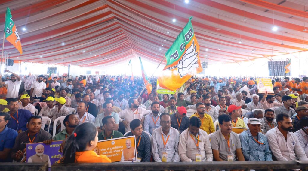 गौतम बुद्ध नगर को मिली बड़ी सौगात: प्रधानमंत्री मोदी ने नोएडा इंटरनेशनल एयरपोर्ट का किया उद्घाटन, यूपी बना 'एविएशन हब', एयरपोर्ट से पहली ऐतिहासिक उड़ान से लखनऊ गए मुख्यमंत्री योगी और राज्यपाल आनंदी बेन 7 img 20260328 wa0124507893661622474822