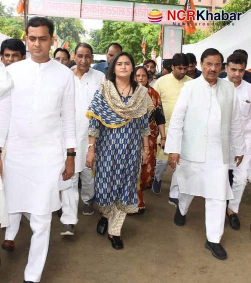 सोशल मीडिया पर दादरी की 'रैली वॉर' से गरमाई राजनीति: सोशल मीडिया पर भिड़े भाजपा-सपा समर्थक, भाजपा में अंदरूनी वर्चस्व की जंग तेज 2 dadri jansabha bjp4